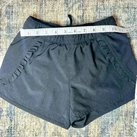 Old Navy Girl’s Ruffle-Front Dolphin-Hem Run Shorts in Black Size Medium (8) - Picture 7 of 11